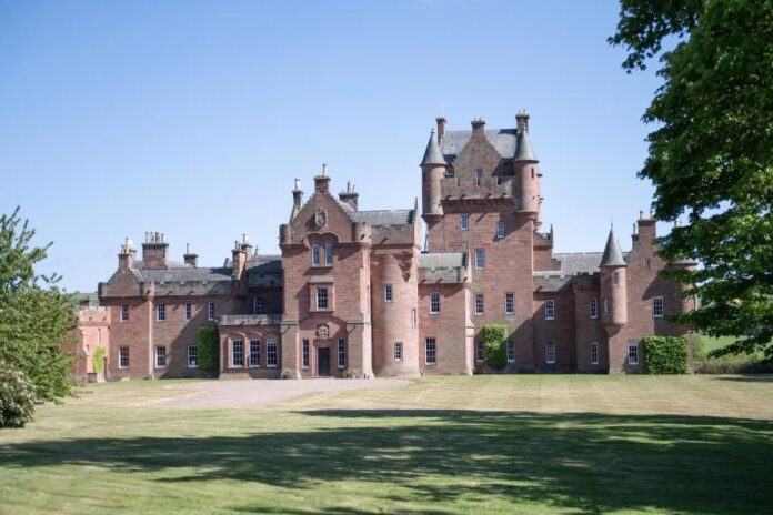Alan Carr plans to open café and shop at spectacular Scottish castle