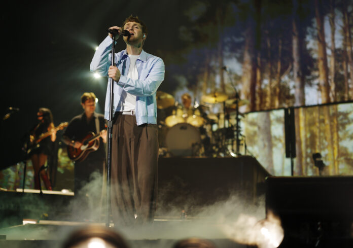 Alex Warren to perform huge outdoor show in Glasgow next summer